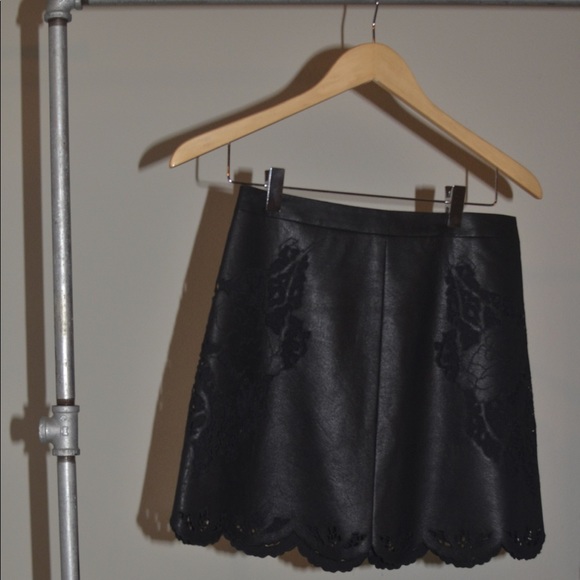 BCBG faux Leather black mini skirt - Picture 4 of 5